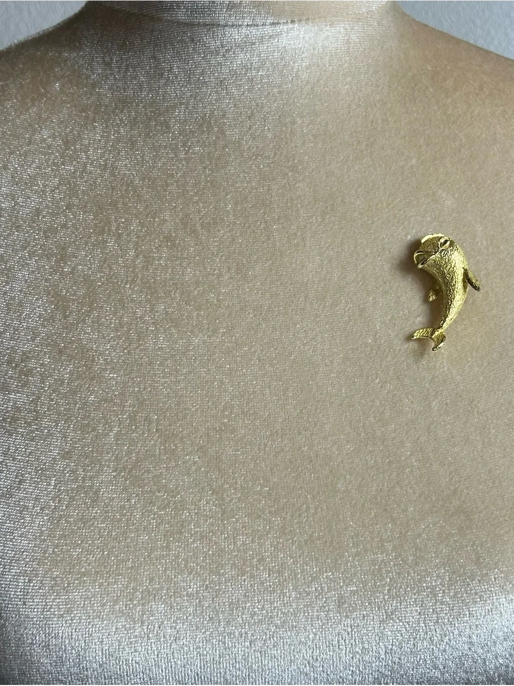 Vintage Dolphin textured gold tone brooch